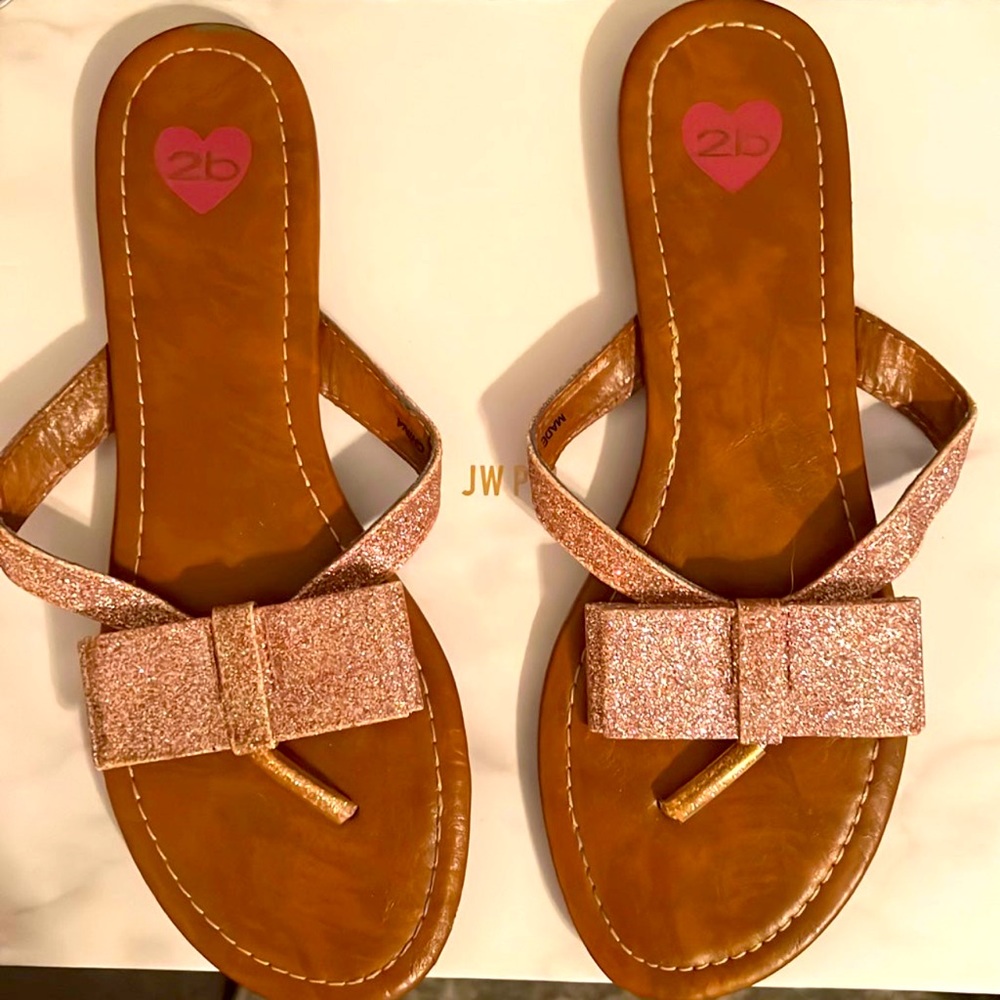 Bebe Pink Sparkle Bow Flip Flips Size: 8 Y2K